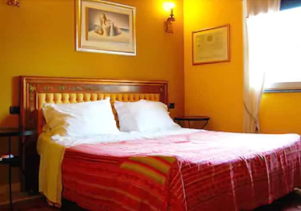 Castello D'Urso Somma B&B คาตาเนีย ภายนอก รูปภาพ