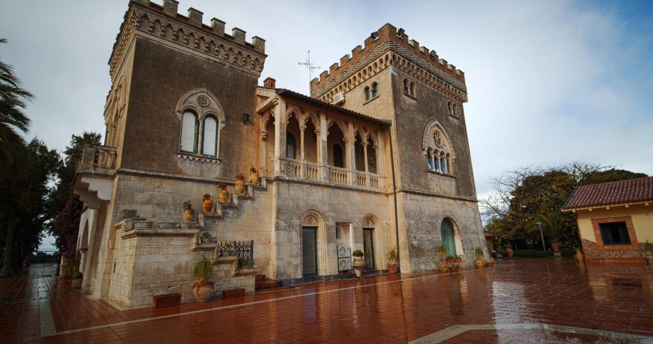 Castello D'Urso Somma B&B คาตาเนีย ภายนอก รูปภาพ