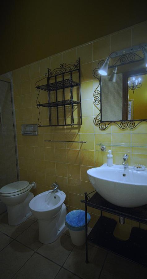 Castello D'Urso Somma B&B คาตาเนีย ภายนอก รูปภาพ